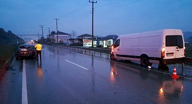 Otomobil ile minibüs çarpıştı: 4 yaralı