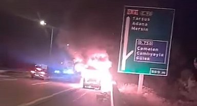 Otoyolda yanan otomobil kullanılamaz hale geldi