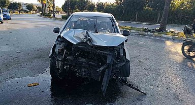 Palmiyeye çarpan otomobil hurdaya döndü: 1 yaralı