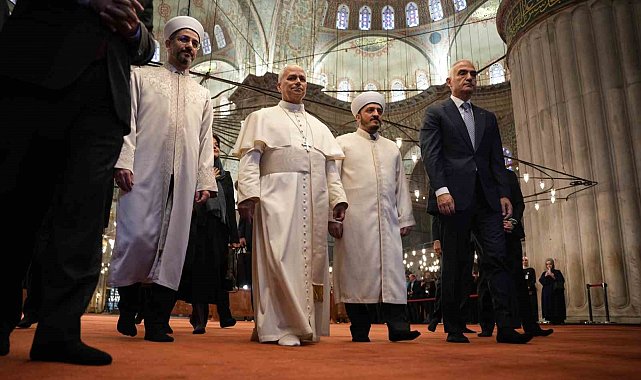 Papa 14. Leo, Sultanahmet Camii'ni ziyaret etti