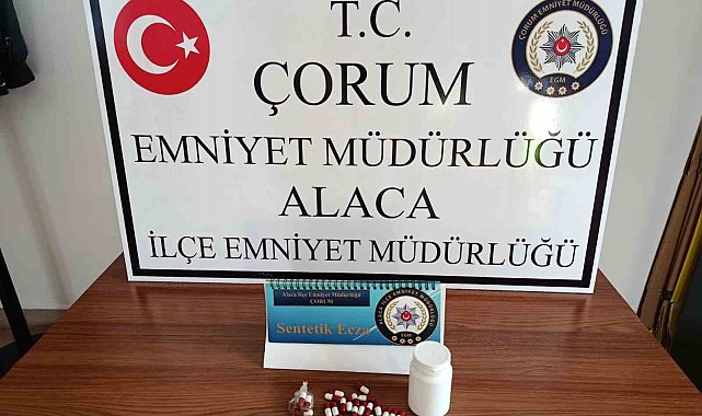 Polisin durdurduğu araçtan sentetik ecza hapı çıktı: 1 gözaltı