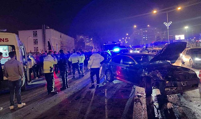 Polisten kaçarken kaza yaptı: 3 yaralı