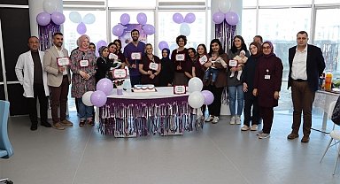 Prematüre bebeklere pastalı kutlama