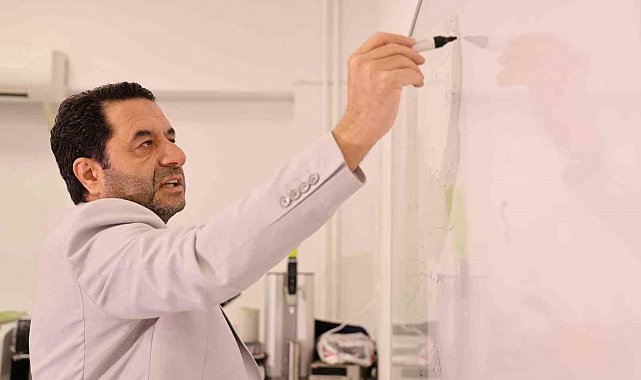 Prof. Dr. Fahrettin Yakupanoğlu; "Bilim makalede kalmamalı, ürüne dönüşmeli"