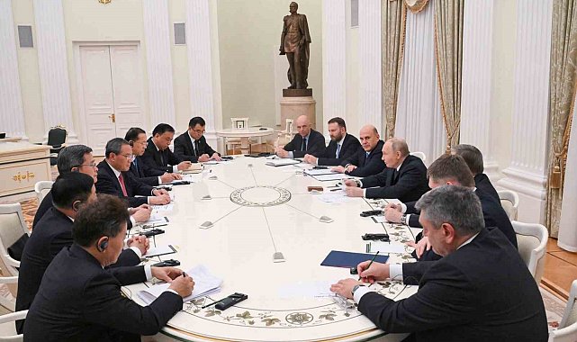 Putin, Çin Başbakanı Li ile bir araya geldi