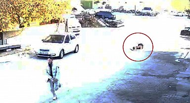 "Çakmak" bahanesiyle yaklaşıp bıçakladı: O anlar kamerada