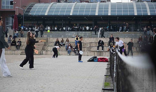 "Ekranı Bırak, Raketi Kap" etkinliğiyle teknoloji bağımlılığına karşı farkındalık oluşturuldu