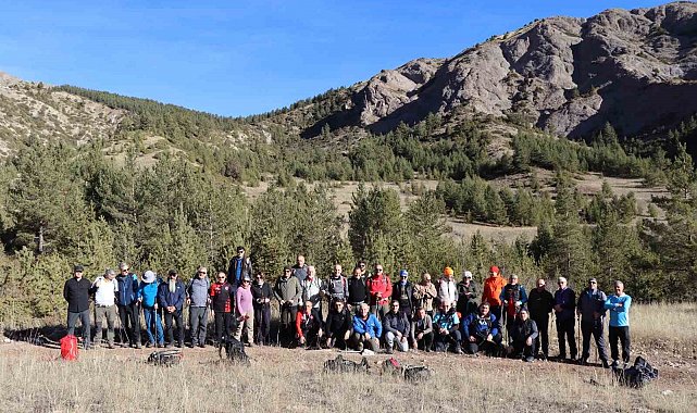 "Öğretmenler Günü" için 15 kilometrelik yürüyüş