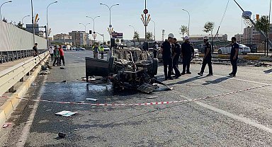 Refüjü aşan otomobil araçların arasına daldı: 3'ü ağır 5 yaralı