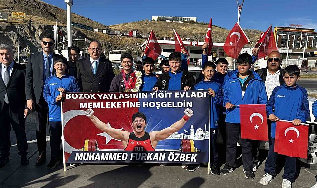 Rekor kırarak dünya şampiyonu olan milli halterci Muhammed Furkan Özbek, memleketinde davul ve zurna ile karşılandı