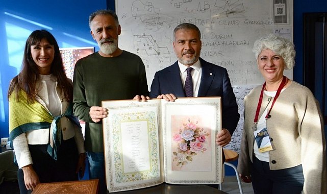 Rektör Adıgüzel, 17. Uluslararası Anadolu Kaligrafi ve Tipografi Etkinliği'ni ziyaret etti