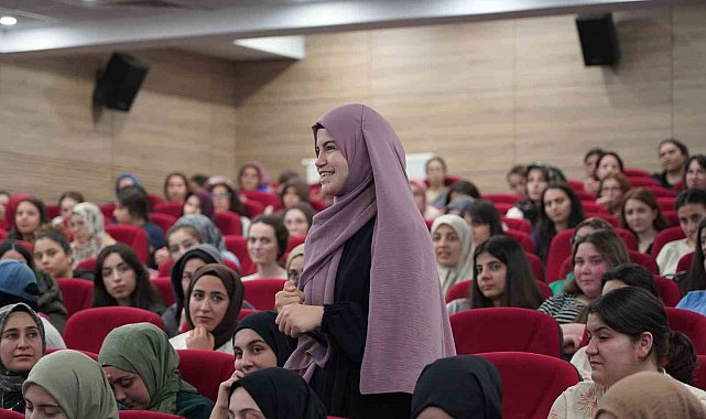 Rektör Akkaya ile Rektör Alican "Gençlerle Baş Başa" programında öğrencilerle bir araya geldi