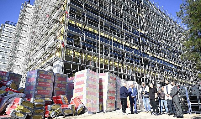 Rektör Savaş, diş hastanesi inşaatını yerinde inceledi