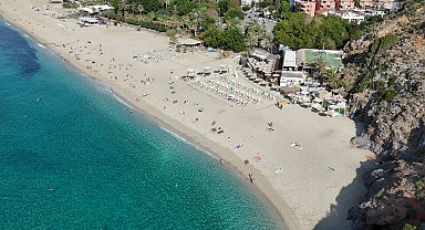 Rize'nin yaylalarında kar Alanya'da güneş