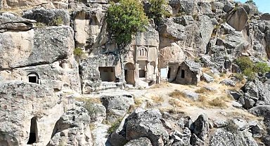 Roma ve Bizans'ın izlerini taşıyan Manastır Vadisi ziyaretçilerin ilgi odağı