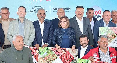 Şahin Nizipli çiftçilerle mazot desteği için bir araya geldi