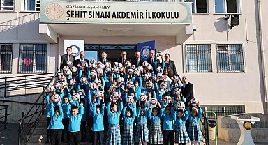 Şahinbey'den okulunu temiz tutan öğrencilere futbol topu hediye