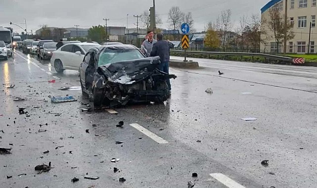 Sakarya'da 3 araçlı zincirleme kaza: 2 yaralı
