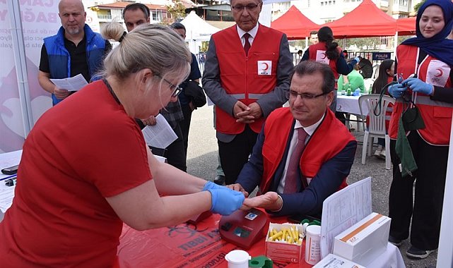 Salihli'den Kızılay'a rekor kan bağışı