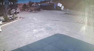 Saman balyalarının yüklü olduğu tır yan yattı