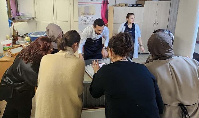 Samsun Olgunlaşma Enstitüsü'nde kenevir lifinden geleneksel kağıt yapımı eğitimi