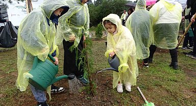 Sancaktepe'de yarının nefesi olacak binlerce fidan toprakla buluşturuldu