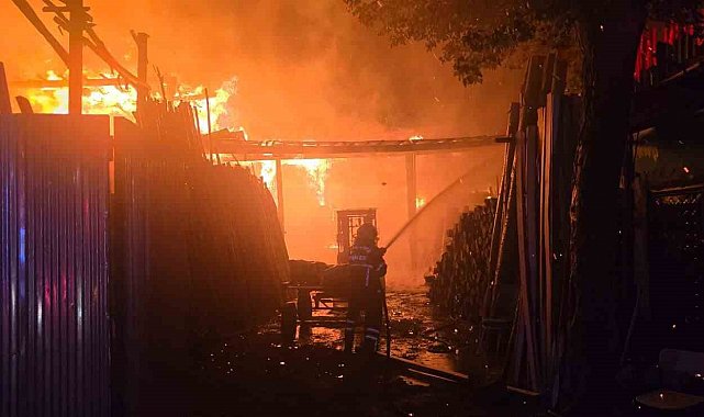 Şanlıurfa'da iş yerinde korkutan yangın