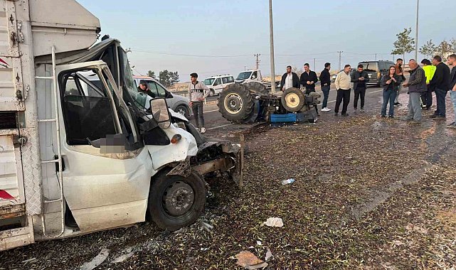 Şanlıurfa'da traktör ile kamyonet çarpıştı: 2 yaralı