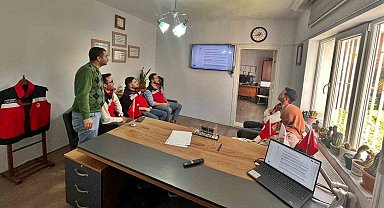 Şaphane ve Pazarlar İlçe Tarım personeline, "Çiğ süt sağım hijyeni" konulu eğitim