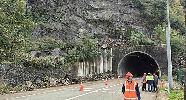 Sarp Sınır Kapısı yolunda heyelan