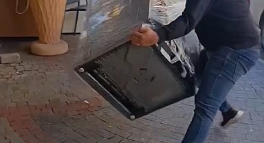 Satın aldığı bulaşık makinesi teşhir ürünü çıkınca mağazanın önüne attı