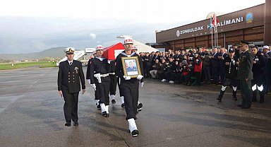 Şehit Nuri Özcan'ın naaşı Zonguldak Havalimanı'nda karşılandı