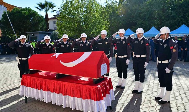 Şehit polis memuru görev yaptığı ilçeden uğurlandı