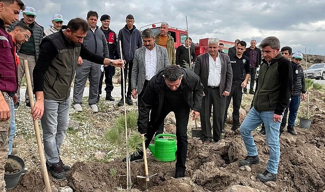 Selendi'de 800 fidan toprakla buluşturuldu