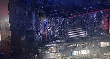 Seyir halinde bir anda alev alan tır kül oldu
