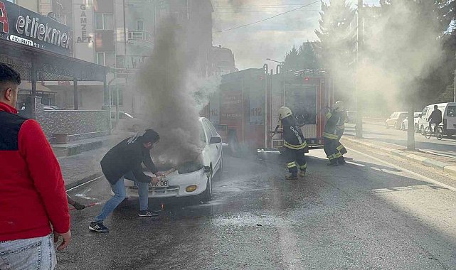Seyir halindeki otomobilde yangın