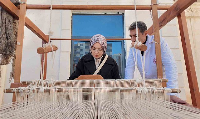 Siirt'te 24 öğretmen, Atatürk portresine 24 ilmek attı