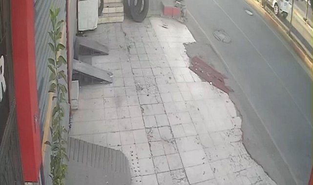 Siirt'te aracın yayaya çarptığı anlar güvenlik kamerasına yansıdı