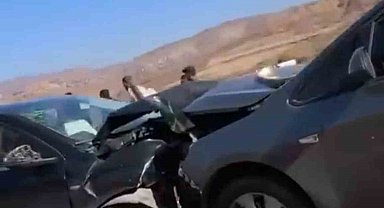 Siirt'te otomobiller çarpıştı: 4 yaralı