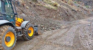 Siirt'te sağanak yağış heyelana neden oldu
