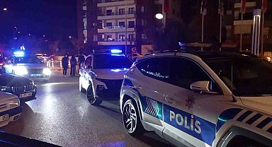 Silahını göstererek bekçileri tehdit etti