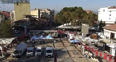 Sındırgı'da 4.9 büyüklüğündeki deprem anı kameralara