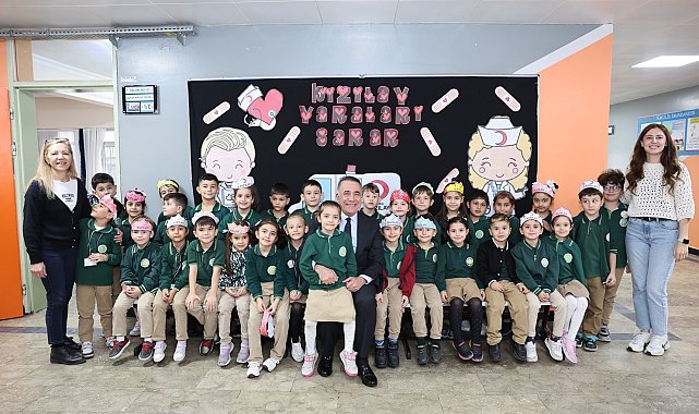 Sınıf başkan adayı Mina sözünü tuttu: Başkan Dursun öğrencileri ziyaret etti