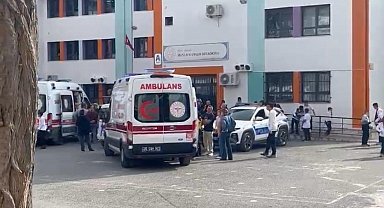 Sınıfın içinde yangın tüpü sıktılar: Çoğu öğrenci tozdan etkilendi