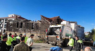 Sinop Belediyesi çöp kamyonu önünden geçen yaşlı kadını ezdi: Cinayet gibi kaza kameraya yansıdı