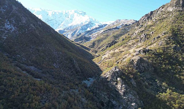 Şırnak'ta 3 bin rakımlı karlı dağlar mest etti