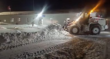 Şırnak'ta gece kar mesaisi devam ediyor