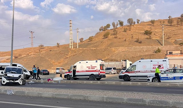 Şırnak'ta minibüsü ile hafif ticari araç çarpıştı: 19 yaralı