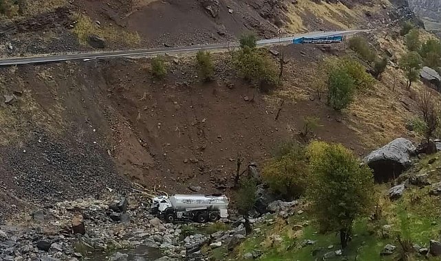 Şırnak'ta su tankeri uçurumdan yuvarlandı: 1 yaralı