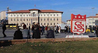Sivassporlu futbolcu kaçtı, sosyal medya karıştı